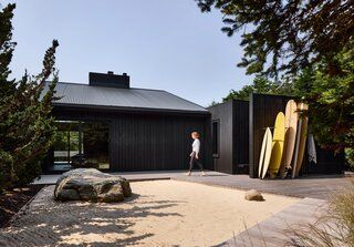 Hamptons Beach House, Hamptons Beach, Architectural Designer, Beach House Exterior, Surf House, Surf Shack, Wall Lighting Design, Beach Shack, Charlotte Perriand