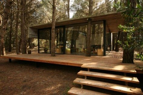 Environmentally Friendly Houses: Top Eco Homes in the World | Dengarden Small Summer House, Chalet Design, Small Houses, Design Hotel, Modern Houses, Modern Cabin, Eco House, Forest House, Sustainable Home