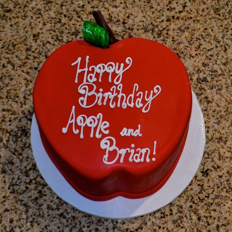 What a cute Apple birthday cake! Apple Cake Birthday, Apple Shaped Cake, Apple Cake Decoration, Apple Theme Birthday Cake, Caramel Apple Birthday Cake, Apple Themed Cake, Apple Pie Birthday Cake, Apple Decorated Cake, Crown Apple Birthday Cake