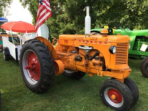 Alle Größen | 1947 Minneapolis Moline type U tractor | Flickr - Fotosharing! Minneapolis Moline Tractors, White Tractor, Minneapolis Moline, Wonder Years, History Photos, Farm Tractor, Minneapolis, Tractor, Global Community