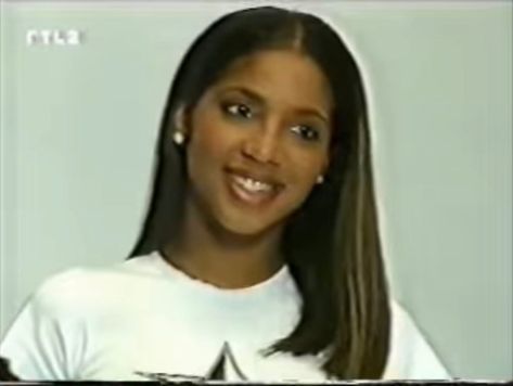 MEFeater Magazine on Twitter: "Love these throwbacks of @tonibraxton 🖤… " Toni Braxton 90s, Toni Braxton, Vintage Black Glamour, Tv Interview, African Women, Protective Hairstyles, Black Is Beautiful, Beautiful Black Women, Haiti