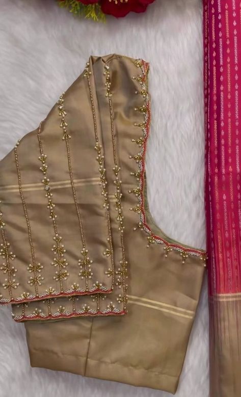 Simple Trendy Aari Work Blouse Design, New Trendy Aari Work Blouse Designs, Simple Thread Embroidery Blouse Designs, Work Blouses Latest, Bridal Blouse Designs Latest, Trendy Aari Work Blouse Designs, Machi Work, Gold Blouse Designs, Trending Blouse