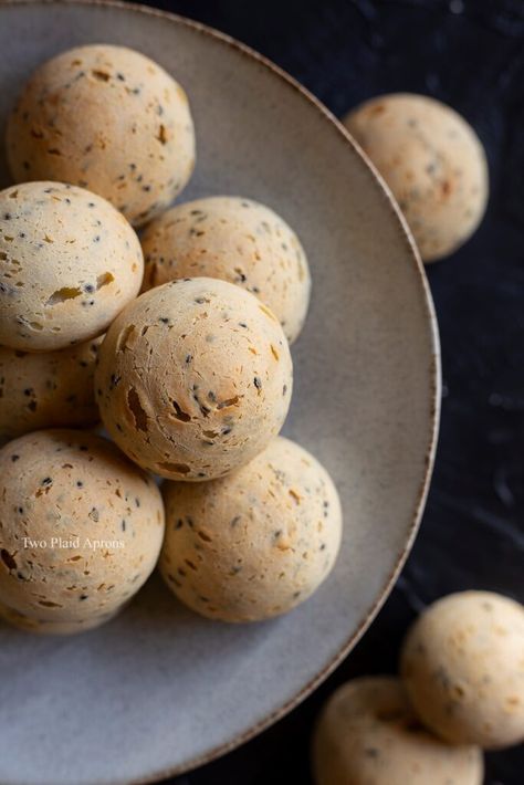 Korean Mochi Bread, Mochi Bagel, Desert Packaging, Mochi Bread Recipe, Korean Mochi, Black Sesame Mochi, Sesame Mochi, Mochi Bread, Korean Recipe