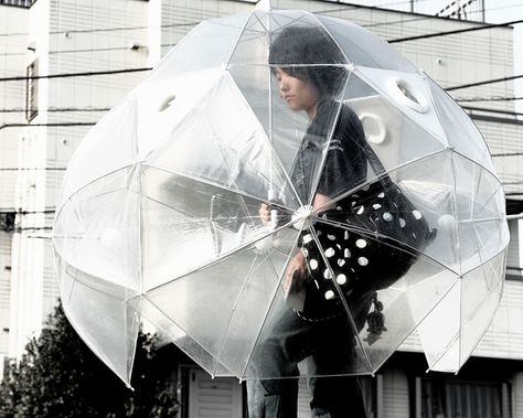 26 Creative and Weird Umbrellas -DesignBump Cool Umbrellas, Bubble Umbrella, Japanese Umbrella, Rainy Day Fun, Umbrella Designs, Under My Umbrella, Singing In The Rain, Cool Inventions, Umbria