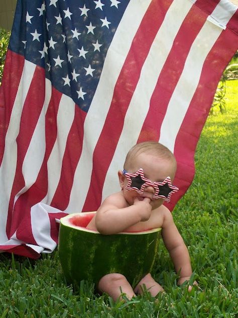 Baby In Watermelon Photography, 4 Of July Picture Ideas, Labor Day Baby Photoshoot, First 4th Of July Baby Pictures, July Baby Photoshoot Ideas, Memorial Day Baby Photoshoot, 4 Month Baby Photoshoot, Baby Holiday Pictures, Holiday Baby Pictures