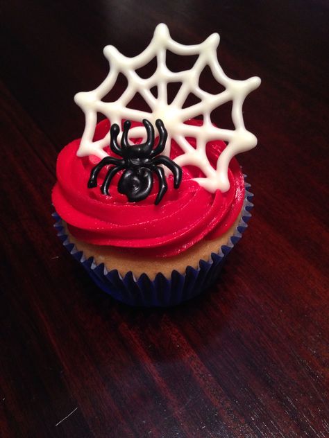 Spiderman cupcakes Spiderman Cupcakes, 4de Verjaardag, Spiderman Birthday Cake, Novelty Birthday Cakes, Cupcakes For Boys, Spiderman Birthday Party, Party Themes For Boys, Superhero Cake, Spiderman Party