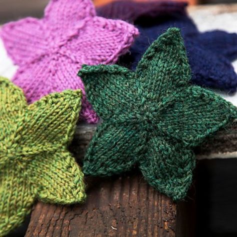 Knit Stars - Free Pattern | Beautiful Skills - Crochet Knitting Quilting | Bloglovin’ Knit Embellishments, Knit Stars, Knitted Ornaments, Carole Middleton, Fair Isles, Knitted Flowers, Yarn Projects, Embroidery Needles, Knitting Techniques