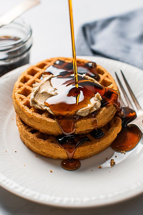 Waffle Photography Ideas, Waffle Product Photography, Maple Syrup Waffles, Maple Syrup Photography, Maple Syrup Aesthetic, Syrup Photography, Waffle Photography, Maple Dip, Waffles Photography