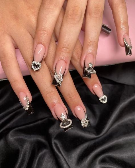 Black French Tips With Planet Charm, Nail Tech Ideas Nailart, Nails With Charms Y2k Black, Black French Tip Nails Square With Charms, Cute Nails With Charms Medium, Black French Tip Nails Charms, Black Nails W Charms, Nail Ideas Acrylic Charms, Cute Nails Acrylic With Charms