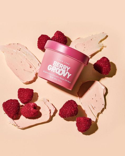 Skin Care For Face, Face Mask Korean, I Dew Care, Face Mask Skin Care, Skin Korean, Mask Korean, Korean Face Mask, Skincare Products Photography, Strawberry Seed