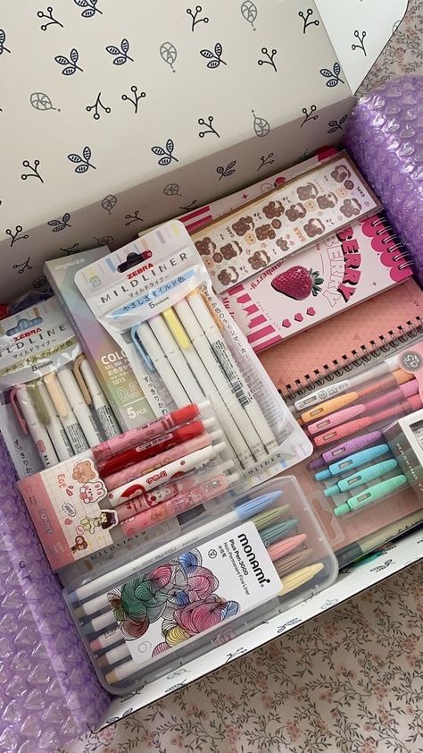 Stationary Essentials, Journal Essentials, Back To School Kit, Stationery Pal, Studying Stationary, Notebook Aesthetic, خريطة ذهنية, Pretty School Supplies, Stationery Obsession