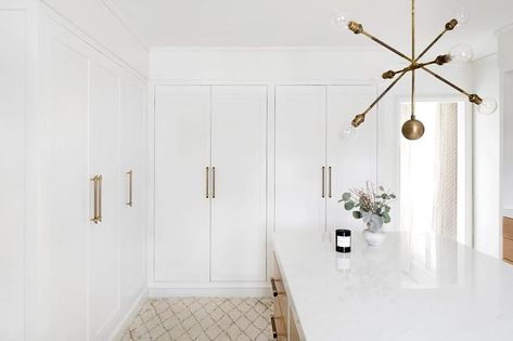 White Bi Fold Closet Doors with Long Brass Pulls - Contemporary - Closet White Closet Doors, White Fitted Wardrobes, Contemporary Walk In Closet, Dressing Closet, Folding Closet Doors, Doors Handles, Closet Door Knobs, Closet Door Handles, Contemporary Closet