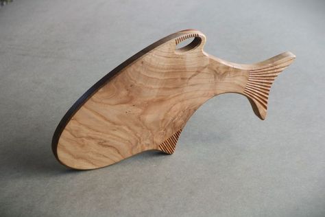 Fish shapes oak wood chopping board that can be used as a cut board or just as a serving board. etsy.com/shop/gateris Wood Chopping, Wood Chopping Board, Wood Fish, Oak Planks, Baking Accessories, Fish Shapes, Wood Patterns, Oak Tree, Wooden Board