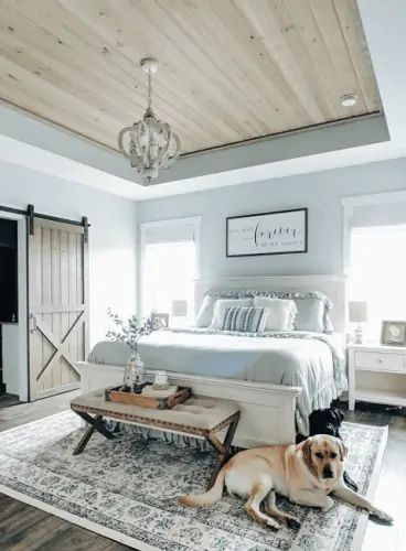 12 Best Tray Ceiling Ideas and Inspiration To Match Your Style ⋆ Tray Ceiling Bedroom, Tray Ceiling Ideas, Arranging Furniture, Ranch Farmhouse, Narrow Staircase, Overhead Light, Bedroom Rustic, Bedroom Design Trends, Bedroom Ideas For Couples Modern