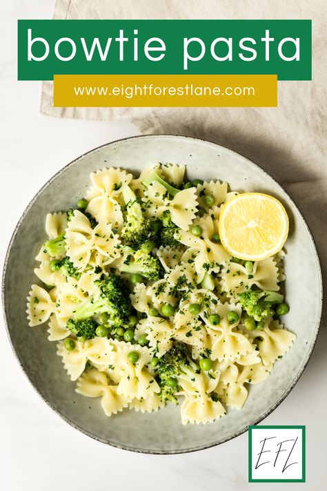 Ready in just 20 minutes, this bow tie pasta with broccoli, peas, lemon and garlic is the ultimate vegetarian weeknight dinner. Bow Tie Pasta With Broccoli, Bow Tie Pasta With Peas, Bow Tie Pasta Recipe, Pasta With Broccoli, Pasta With Peas, Bow Tie Pasta, Lactose Free Recipes, White Sauce Pasta, Farfalle Pasta