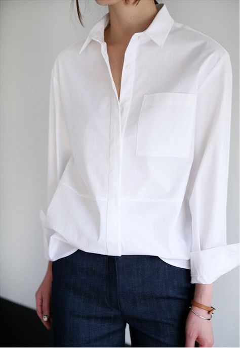 white oxford Young Professional Outfits, Áo Blu, Style Casual Chic, Classic White Shirt, Learning Techniques, Stil Elegant, Mode Casual, Business Outfit, Inspired Outfits