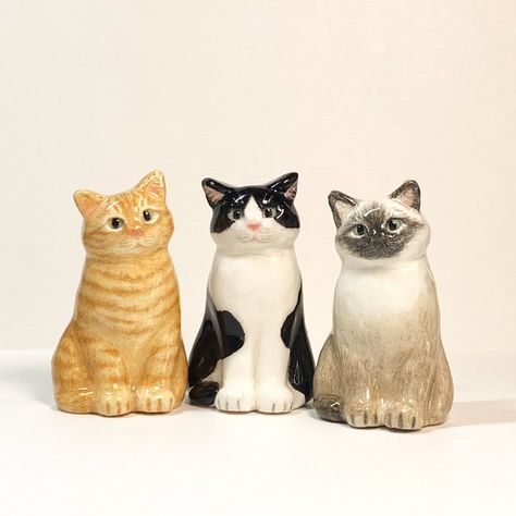 Cat Clay Art Ideas, Ceramic Cats Sculpture Clay, Cat Ceramics Ideas, Ceramic Cat Face, Ceramic Cat Figurine, Cat Made Of Clay, Ceramic Art Cat, Diy Clay Cat, Cat Clay Ideas