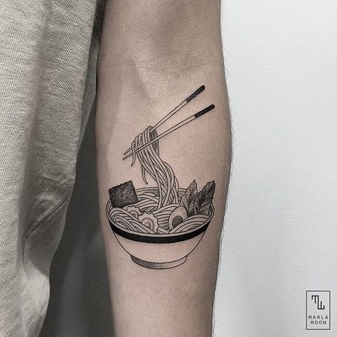 Black and grey ramen tattoo on the left inner forearm Food Tattoos, Aesthetic Tattoo, Skin Art, Piercing Tattoo, Mini Tattoos, Love Tattoos, Pretty Tattoos, Beautiful Tattoos, Tattoo Sketches