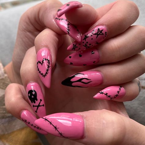 Punk Barbie Nails, Goth Vday Nails, Emo Nail Art Goth, Punk Nail Art Grunge, Pink Goth Nails Grunge, Mgk Birthday Ideas, Punk Rock Acrylic Nails, Goth Valentines Nails Acrylic, Cute Creepy Nails