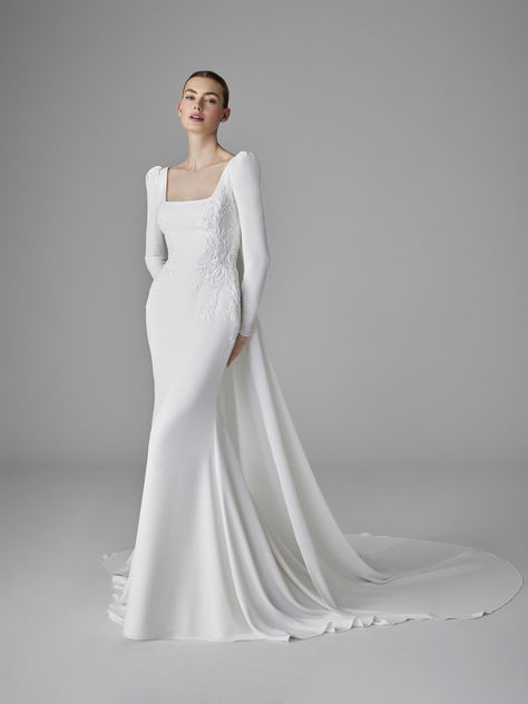 The elegant MALLORY dress exudes a sophistication befitting high nobility. This mermaid-cut design with square neckline in the front and back is made entirely of crepe and features subtle lace trims on one side. The long sleeves, slightly puffed at the shoulder, are perfect for mild and cold climates, while the skirt enhances the bride's figure. As a final touch, the option of removable cape will give the look an even more special charm. Dress Sites, Mermaid Ball Gown, Bride Sister, Dress Order, Wedding Dresses Unique, Tulle Lace, Wedding Dress Long Sleeve, Marchesa, Favorite Dress