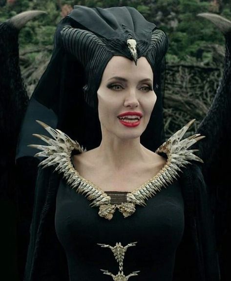 Maleficent Aesthetic, Evil Costume, Maleficent Art, Maleficent Mistress Of Evil, Maleficent 2, Maleficent Movie, Angelina Jolie Maleficent, Mistress Of Evil, Evil Disney