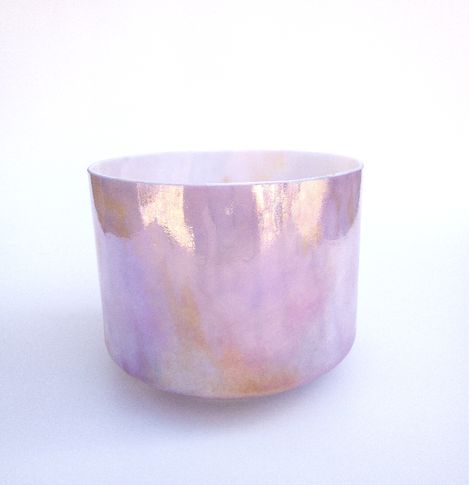 Divine St Germain Alchemy Crystal Sining Bowl - Crystalline Sound Institute Berlin. The only accredited partner of Crystal Tones in Germany. Crystal Tones Singing Bowls, Yoga Spaces, Sound Bowls, Spiritual Altar, Indie Decor, Soul Work, Yoga Space, Brand Ideas, White Witch