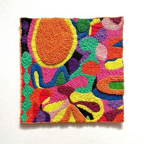 Sewing Art On Canvas, Textile Artwork, Embroidery Yarn, Textile Art Embroidery, Textiles Artwork, Macrame Wall Hanging Diy, Punch Needle Patterns, Textiles Techniques, Commissioned Artwork