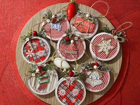 Mason Jar Lid Ornaments, Jar Lid Ornaments, Lid Ornaments, Mason Jar Lids Ornaments, Mason Jar Lid, Christmas Decorations Diy Crafts, Christmas Pine Cones, Farmhouse Ornaments, Winter Ornaments