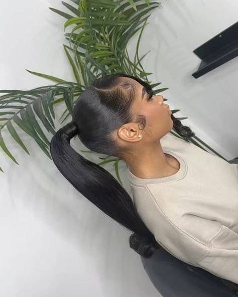 M I A M I S T Y L E S S . on Instagram: "It’s something about these ponytails with a bang 🥰  DEC SLOTS OUT ON THE 20th 💞💞📲  #sleekponytail #sleekhairstyles #ponytail #explore #londonhairstylist" Frontal Ponytail With Bang, Ponytail With A Bang, Bang Ponytail, Long Hair Ponytail Styles, Barbie Pony, Ponytail With Bangs, Long Weave Hairstyles, Inspired Hairstyles, Curled Ponytail