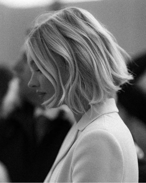 Crop Haircut, Blonde Bob Hairstyles, Elsa Hosk, Hair Crush, Short Blonde Hair, Good Hair Day, Hair Envy, Dream Hair, Short Bob Hairstyles