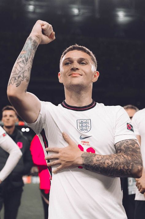 Kieran Trippier, Cute Football Players, Football Players, Fun Sports, England, Football, Baseball Cards, Wallpapers, Baseball