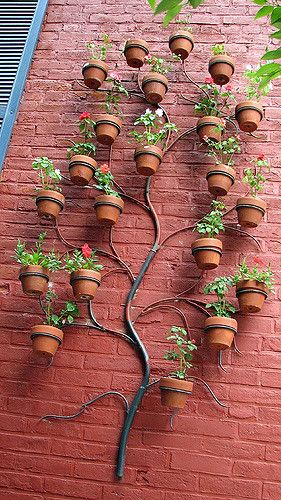 Garden Wall Designs, نباتات منزلية, Vertical Garden Diy, Vertical Gardens, Walled Garden, Plant Decor Indoor, Wall Garden, House Plants Decor, Diy Plants