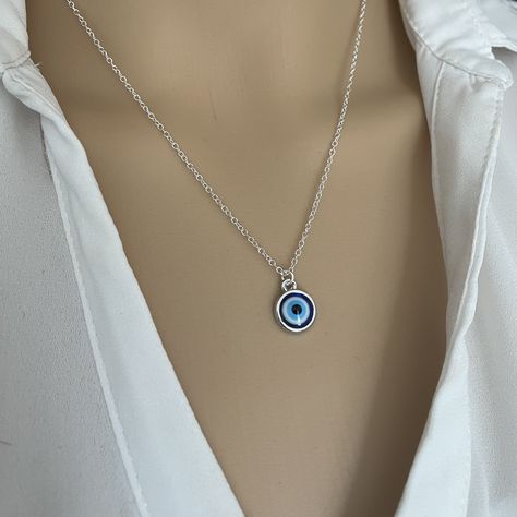 Evil Eye Necklace Silver, Women Protection, Bedroom Stuff, Necklace Evil Eye, Eye Pendant Necklace, Boho Chic Jewelry, Protection Necklace, Eye Pendant, Evil Eye Pendant