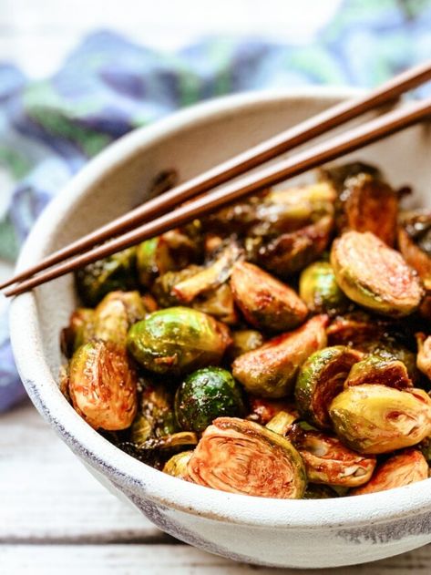 Gochujang Brussels Sprouts, Gochujang Recipes, Air Fryer Brussels Sprouts, Gochujang Recipe, Mermaid Food, Avocado Shake, Gochujang Sauce, Sprout Recipes, Brussels Sprouts Recipe