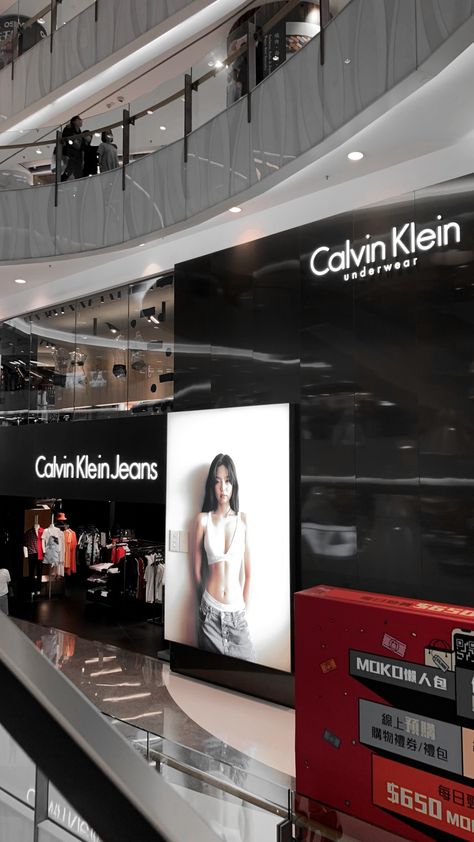 Calvin Klein Aesthetic, Jennie Calvin Klein, Paper Bag Design, Printable Lesson Plans, Calvin Klein Store, Calvin Klien, Nylon Handbag, Dream Lifestyle, Brand Ambassador