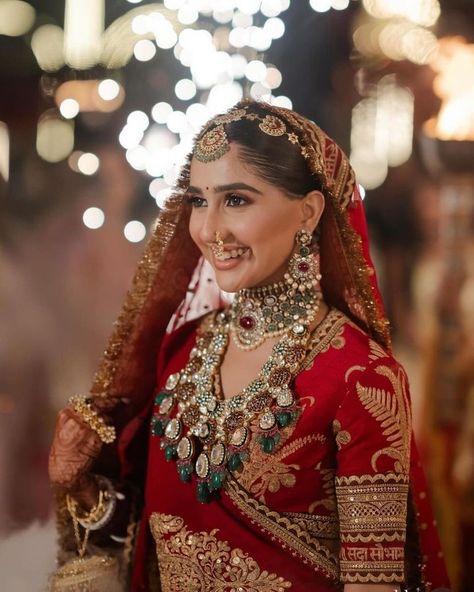 Instagram Bride Shots, Sabyasachi Lehenga Bridal, Bride Lehenga, Reference Ideas, Bridal Jewellery Inspiration, Sabyasachi Bride, Indian Wedding Bride, Aditi Rao, Bridal Makeup Images