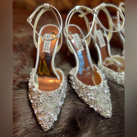 Brand New Never Worn Wedding Shoes Bride Heels, Wedding Shoes Glitter, Bridal Shoes Comfortable, Bride Shoes Flats, Badgley Mischka Bridal Shoes, Shoes For The Bride, Glitter Wedding Shoes, Badgley Mischka Bridal, Bride Heels