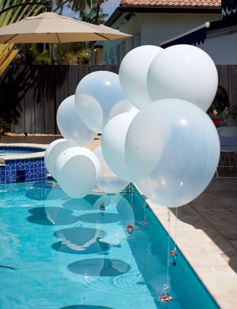 Balloons , pool , floating balloons , big balloons , white balloons All White Pool Party, Floating Balloons In Pool, Floating Pool Decorations, Floating Pool Lights, Wedding Pool Party, Backyard Dinner Party, Birthday Lights, Floating Balloons, Pool Wedding