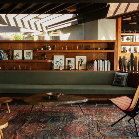 Visual Bliss Mcm Remodel, John Lautner, Styling Inspiration, Design Del Prodotto, Architect House, Boho Interior, Mid Century Modern House, A Living Room, Mid Century House