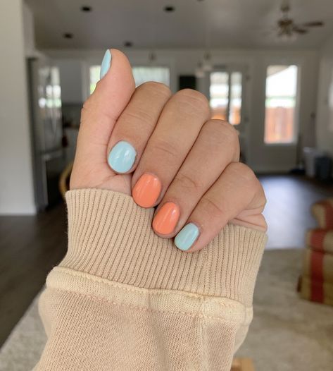 basic peach / pink and sky blue / teal gel nails for summer and tan skin Short Gel Nails August, Blue Peach Nails, Plain Colour Nails Summer, Peach And Light Blue Nails, Dip Beach Nails, Nails Dip Summer, Blue Summer Gel Nails, Orange And Light Blue Nails, Peach And Teal Nails