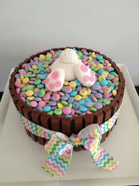 Another Pinner Said--like the bunny idea. thinking carrot cake...crushed walnuts around the edge, with walnuts and 'dug up' mini eggs? Tårta Design, Easter Decorating, Tub Ideas, Easter Baking, Easter Goodies, Easter Inspiration, Christmas Centerpiece, Easter Cupcakes, Crazy Cakes