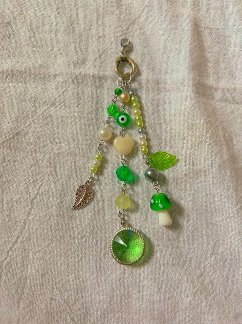 Green Keychain, Diy Beaded Bracelets, Beaded Keychains, Phone Charm, Diy Beads, Keychains, Charms, Beaded Bracelets, Money