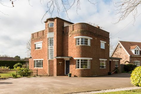 Art Deco Brick House, 90s House, Art Deco Houses, Modern Extension, Streamline Moderne, Art Deco Movement, Art Deco Buildings, Art Deco Home, Art Deco Architecture