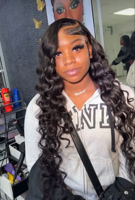 Side Part Wig With Curls Black Women, Lace Front Wigs For Black Women Side Part, Side Part Crimps Sew In, Side Part With Crimps, Side Part Crimps, Frontal Hairstyles Ideas, Lacefrontal Hairstyle, Frontal Wig Hairstyles, Curly Weave Hairstyles