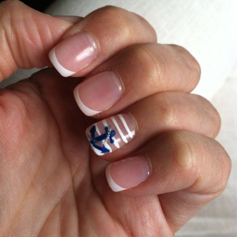 Nautical nails!  In love with the stripes and little anchor <3 Nautical Nails Simple, Nails For Trip, Acrylic White Tips, Bachelorette Nails, Sailor Nails, Round Nail Designs, Sns Nails Designs, Anchor Nails, Concert Nails