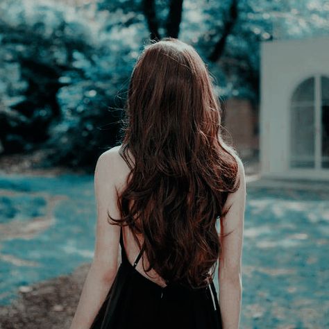 Bella Swan, A Black, Brown Hair, Red Hair, A Woman, Walking, Red, Hair, Black