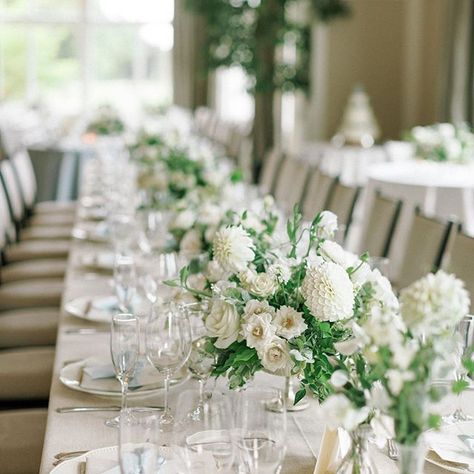 White Dalia, Centerpieces With Greenery, Dahlia Centerpiece, Weddings Decorations Elegant Romantic, Summer Planning, Romantic Wedding Colors, White Dahlia, Romantic Theme Wedding, Beautiful Wedding Reception