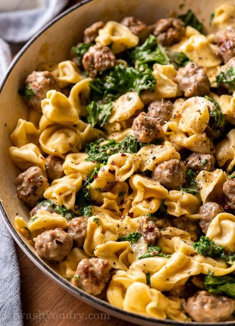 This Creamy Tortellini Sausage Skillet uses just 5 main ingredients and comes together in less than 30 minutes! Tortellini Pasta Salad Recipes, Sausage Skillet, Creamy Tortellini, Sausage Tortellini, Tortellini Recipes, Tortellini Pasta, Ground Beef Dishes, Mild Italian Sausage, Ground Beef Recipes For Dinner