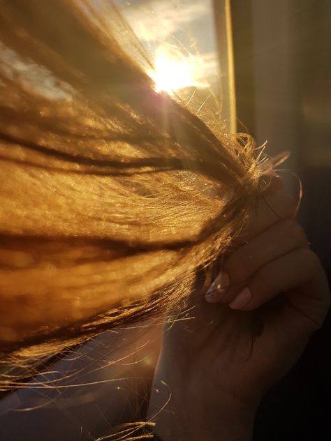 Playing with light on brown hair Caramel Brown Hair Aesthetic, Brown Hair In Sunlight, Brown Hair In The Sun, Light Brown Hair Aesthetic, Skylar Storm, Brunette Goddess, Gold Brown Hair, Caramel Skin Tone, Orange Brown Hair