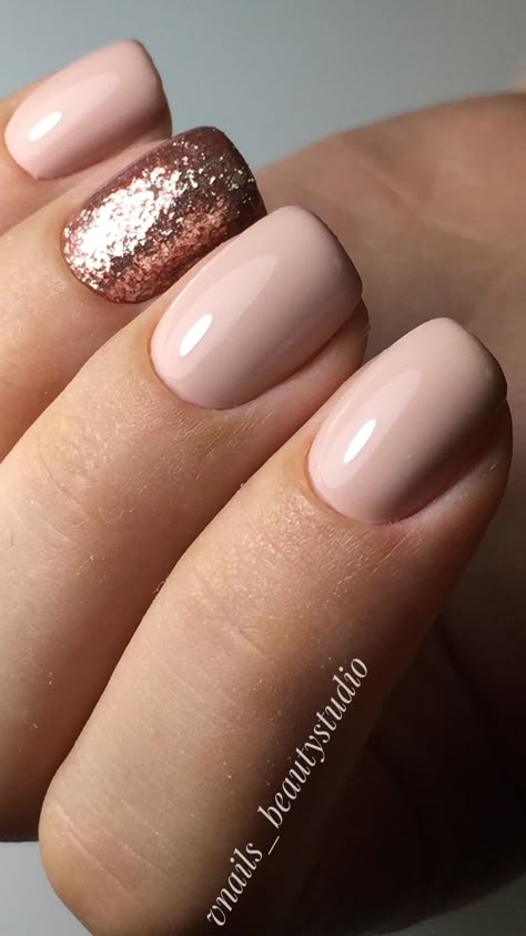 Champagne Gel Nails Short, Fall Nails With Rose Gold, Tan And Rose Gold Nails, Champagne Gel Manicure, Nails With Copper Dress, Gel Nail No Acrylic, Light Pink Rose Gold Nails, Formal Wedding Guest Nails, Rose Gold Wedding Nails For Bride